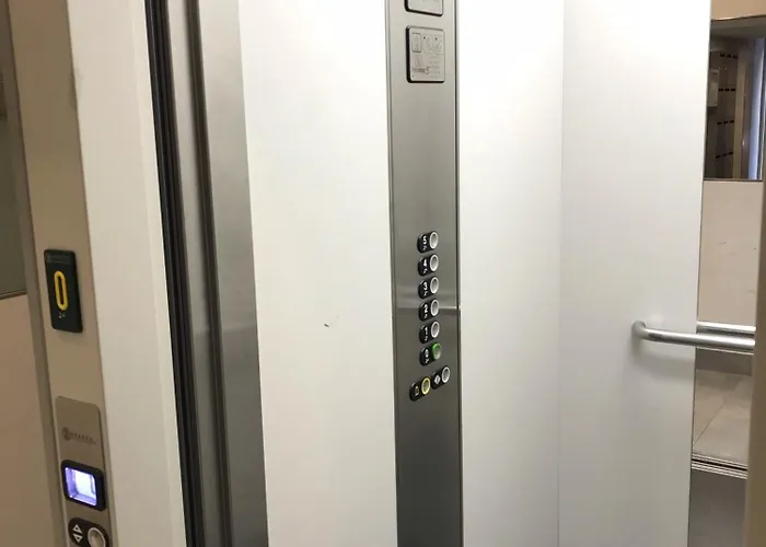 Fika Flat Casco Viejo Parking 20 Euro X Dia بلباو